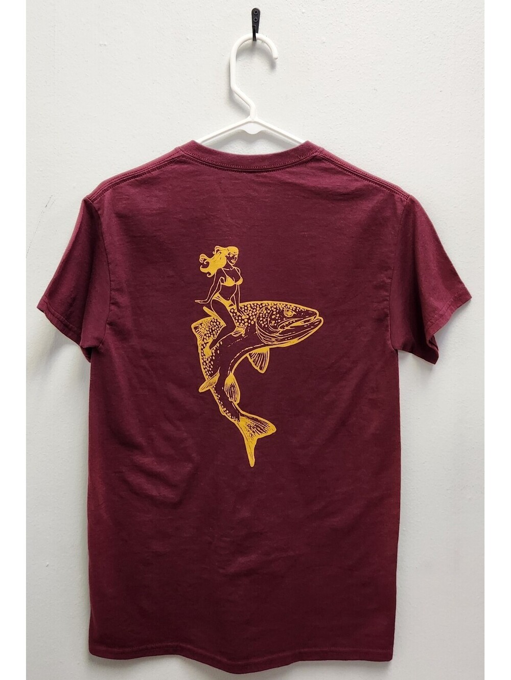 TRR Three Rivers Ranch Outfitters Fly Fishing T-Shirt Small Pin Up Trout Maroon